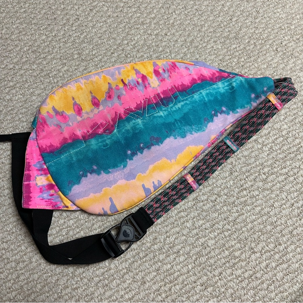 KAVU Tie Dye Rainbow Neon Crossbody Bag 🩷🧡🩵💛💜 - Picture 5 of 8